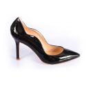 Pumps point-toe in patent leather