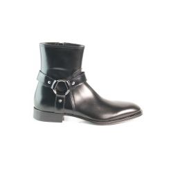Leather low boot with accessory