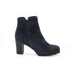 Low boot suede