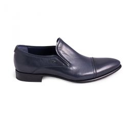 Pointed loafers in leather 