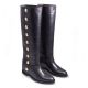Boot in leather with gold buttons and internal heel
